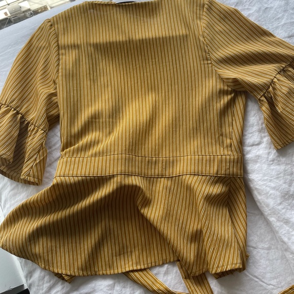 JOA mustard wrap top size Med - Picture 5 of 7
